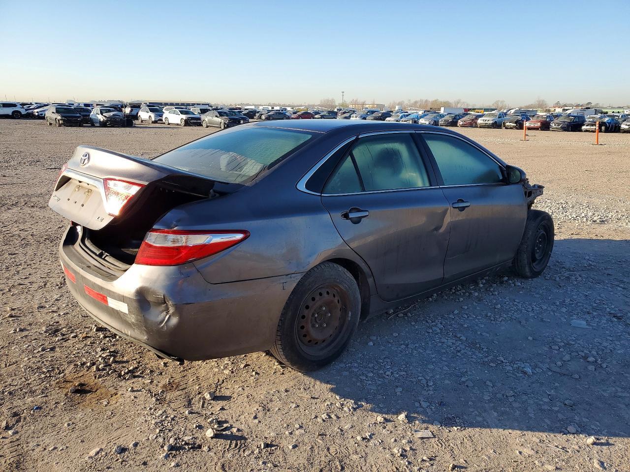 2015 Toyota Camry Le - Image 3