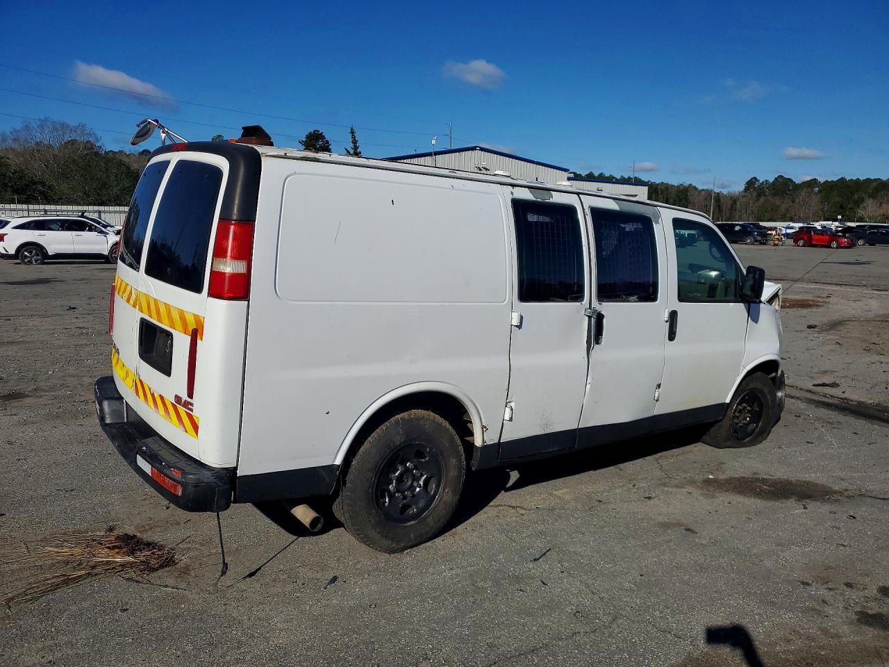 2007 GMC Savana G3500 - Фото 3