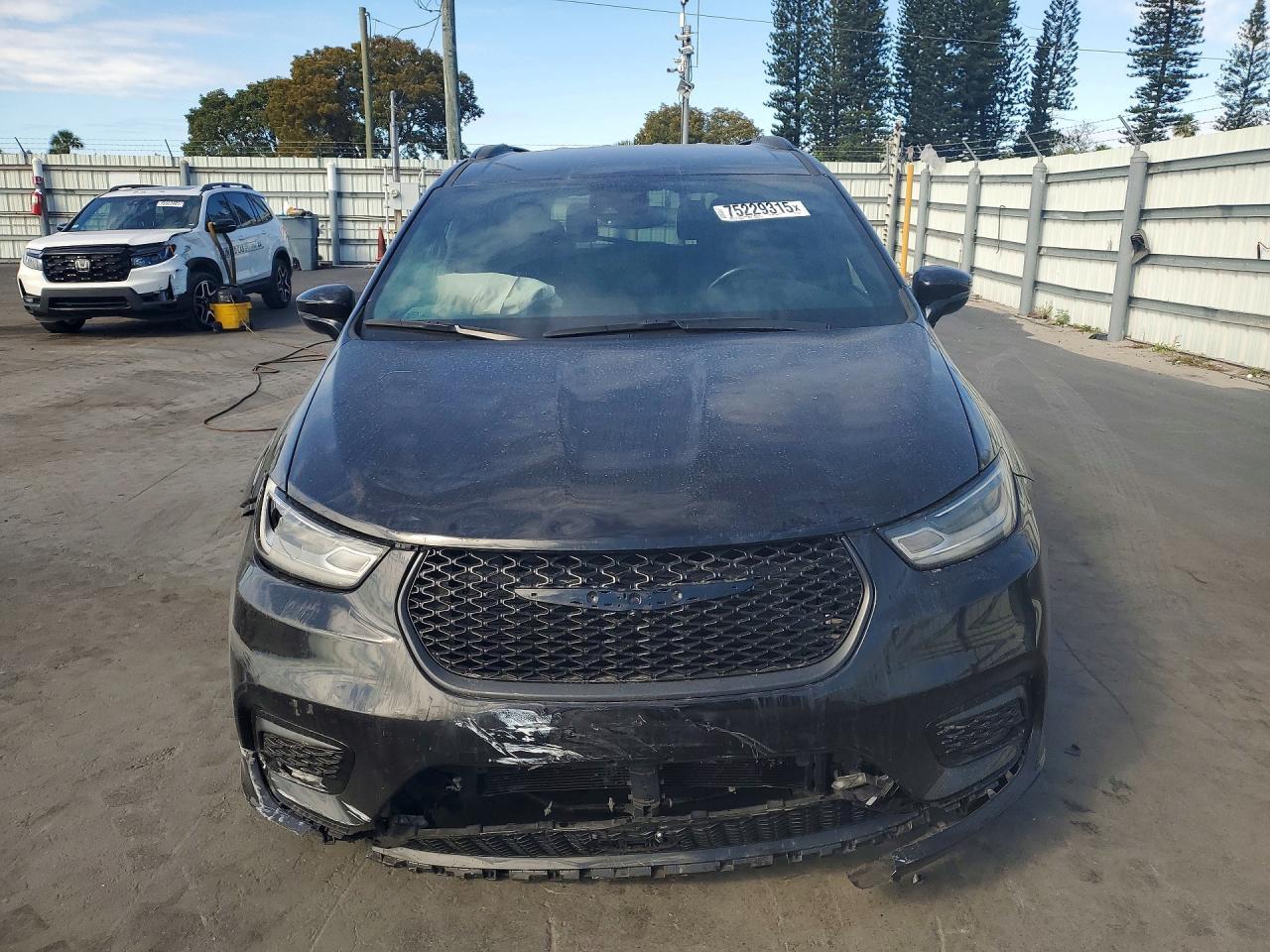 2021 Chrysler Pacifica Touring L - Фото 5