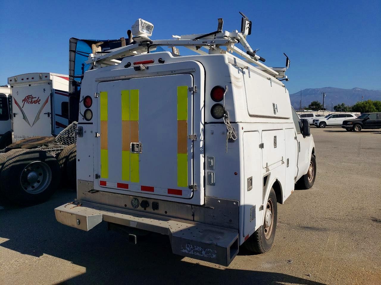 2013 Ford F350 Super Duty - Фото 3