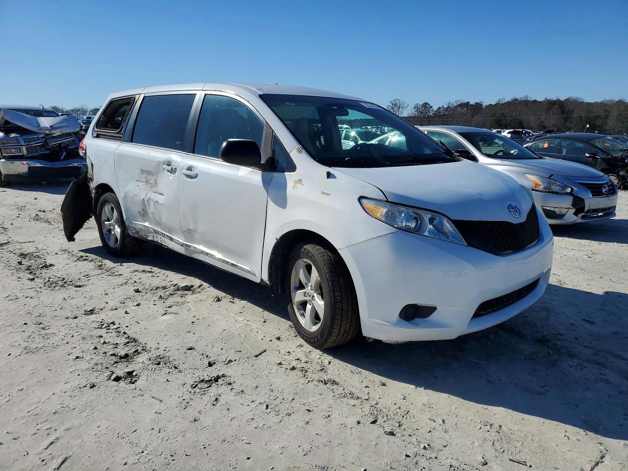 2011 Toyota Sienna Base 7-Passenger - Фото 4