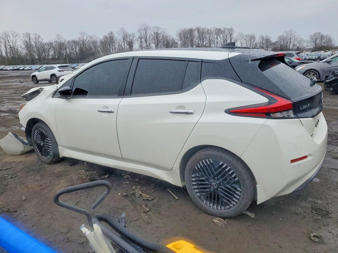 2023 Nissan Leaf Sv Plus - Image 2