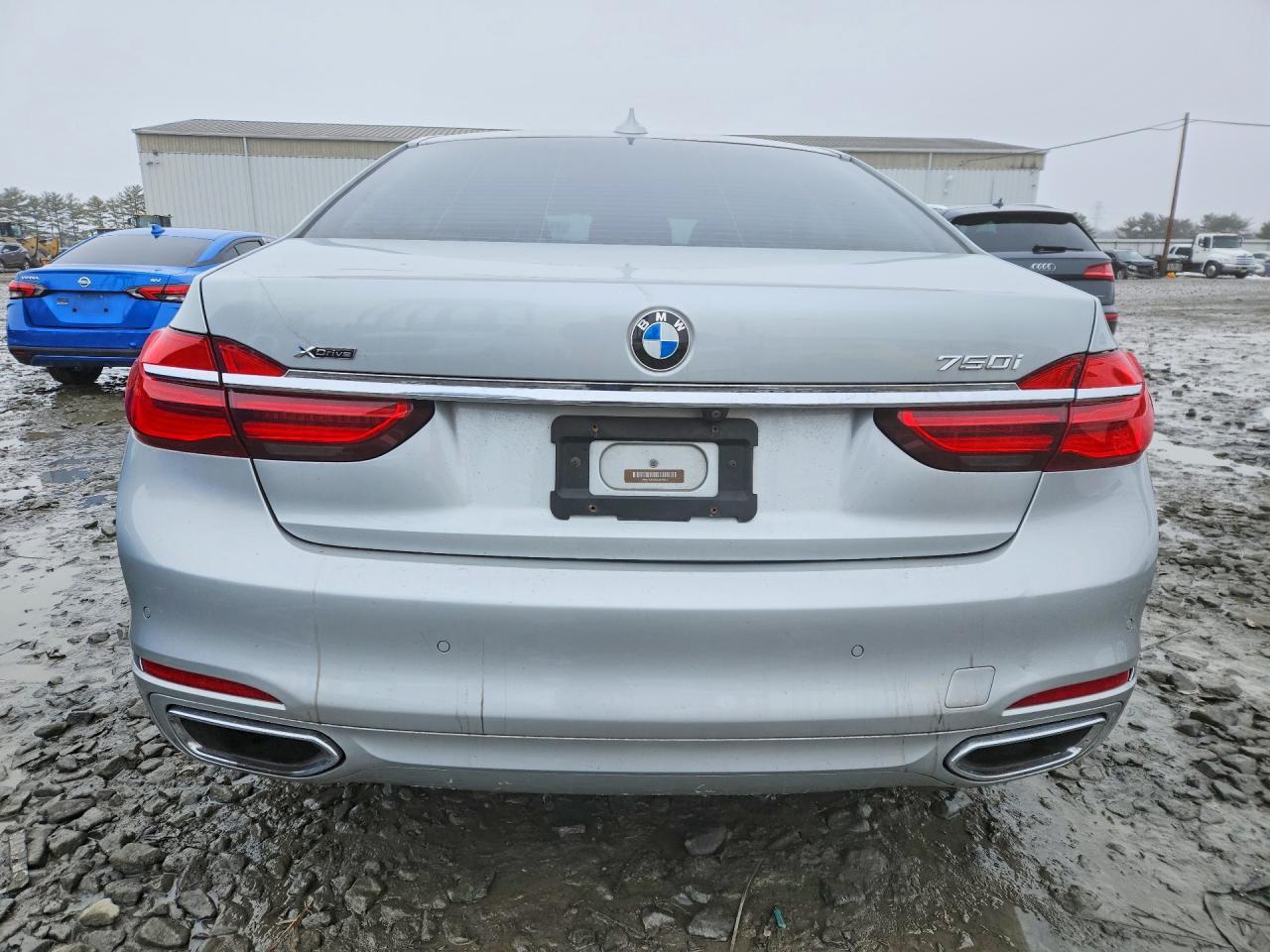 2016 BMW 750 Xi - Фото 6
