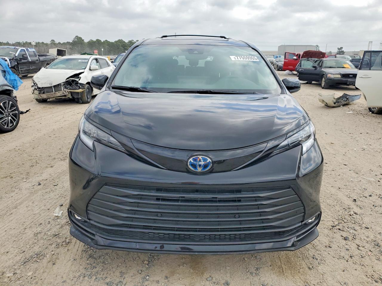 2025 Toyota Sienna Woodland Edition - Фото 5