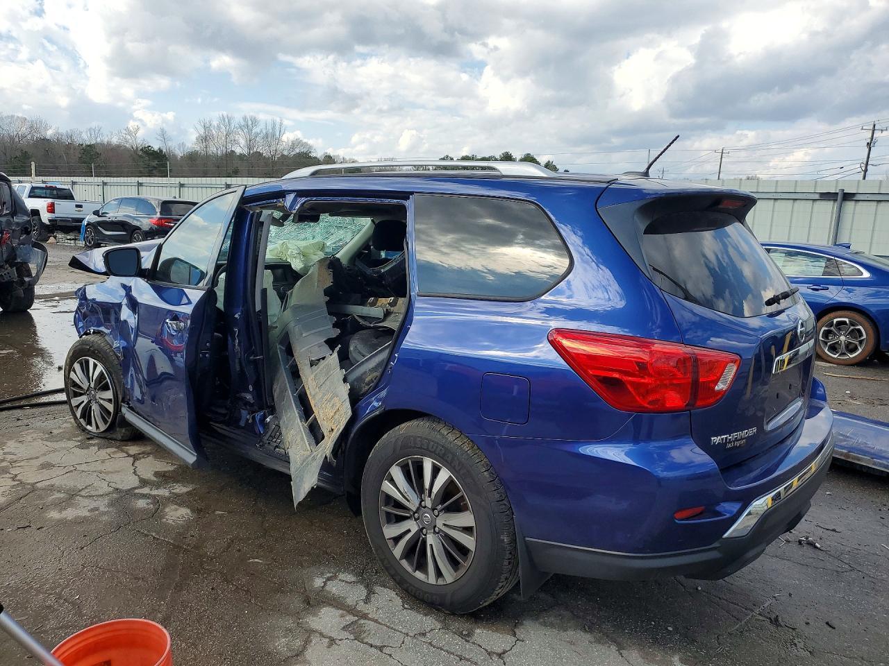 2018 Nissan Pathfinder S - Фото 2
