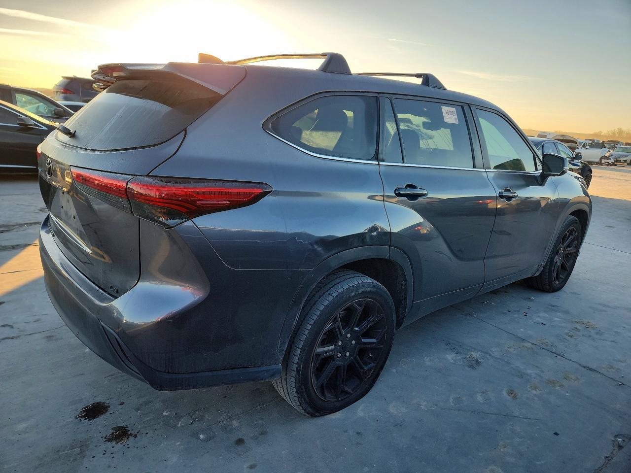 2023 Toyota Highlander L - Фото 3