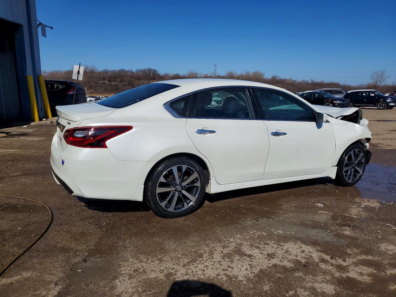 2017 Nissan Altima 2.5 Sr - Image 3