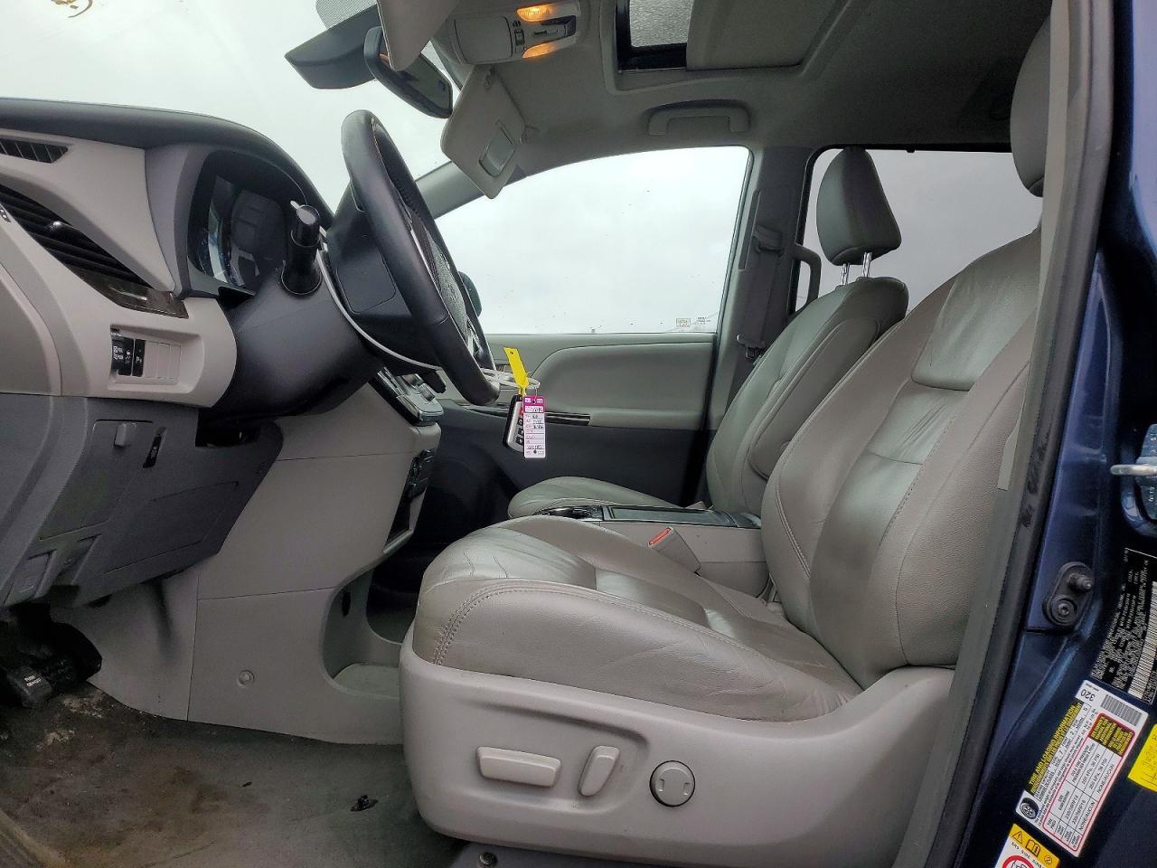 2018 Toyota Sienna Xle - Image 7
