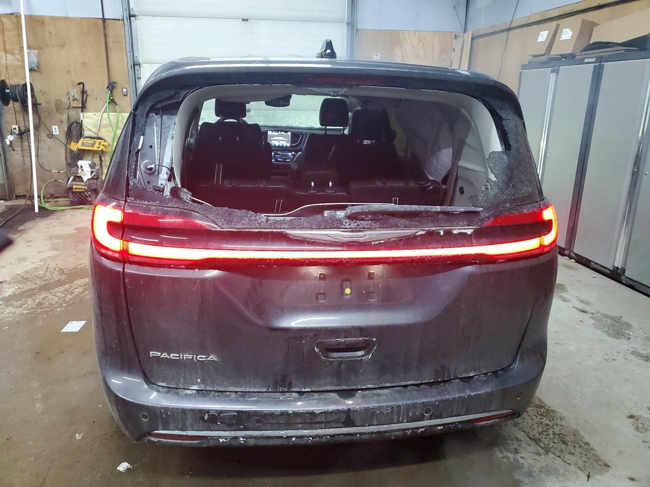 2023 Chrysler Pacifica Touring L - Image 6