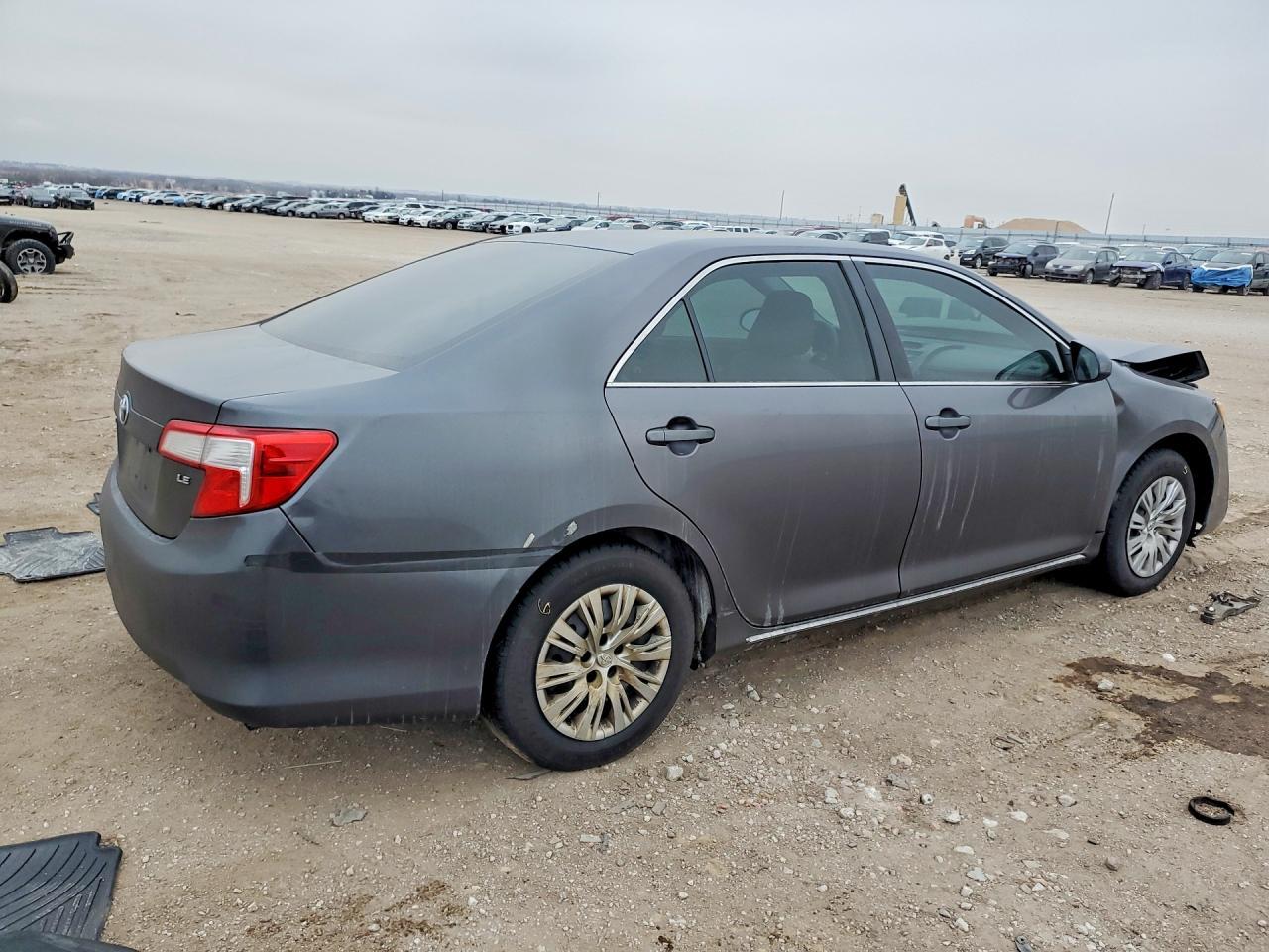 2014 Toyota Camry L - Фото 3