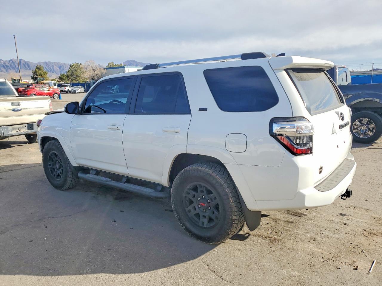 2022 Toyota 4Runner Sr5 - Фото 2