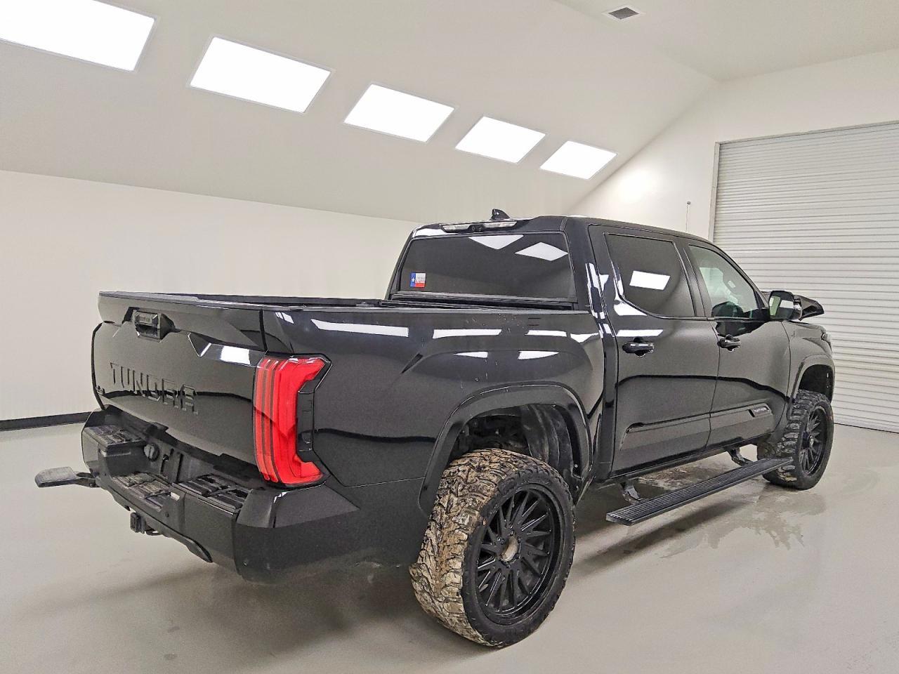 2023 Toyota Tundra Crewmax Platinum - Image 3