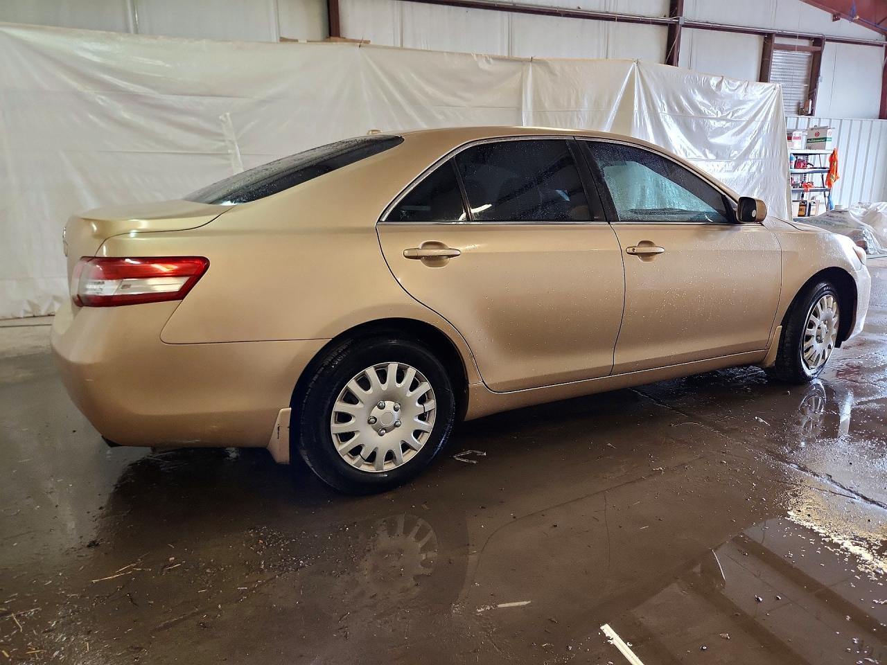 2011 Toyota Camry Base - Фото 3