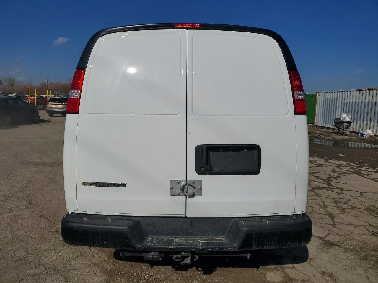 2025 Chevrolet Express 3500 Cargo Delivery Van - Фото 6