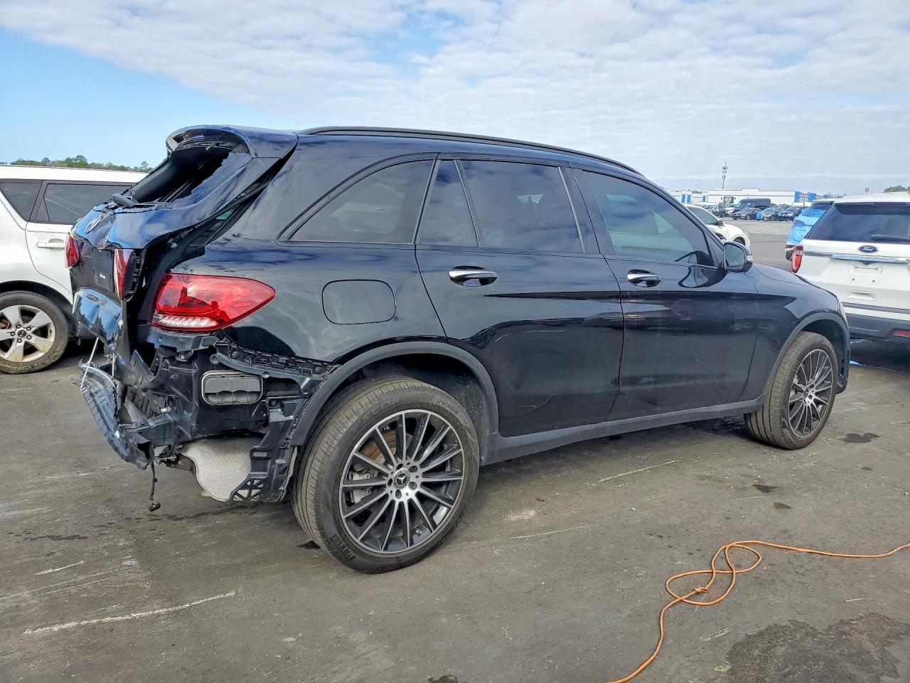 2022 Mercedes-Benz Glc 300 - Image 3