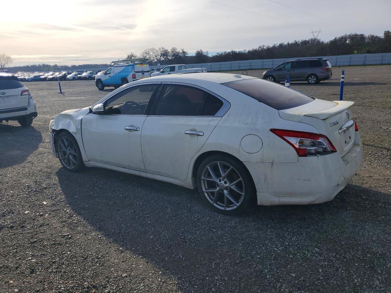 2010 Nissan Maxima S - Фото 2