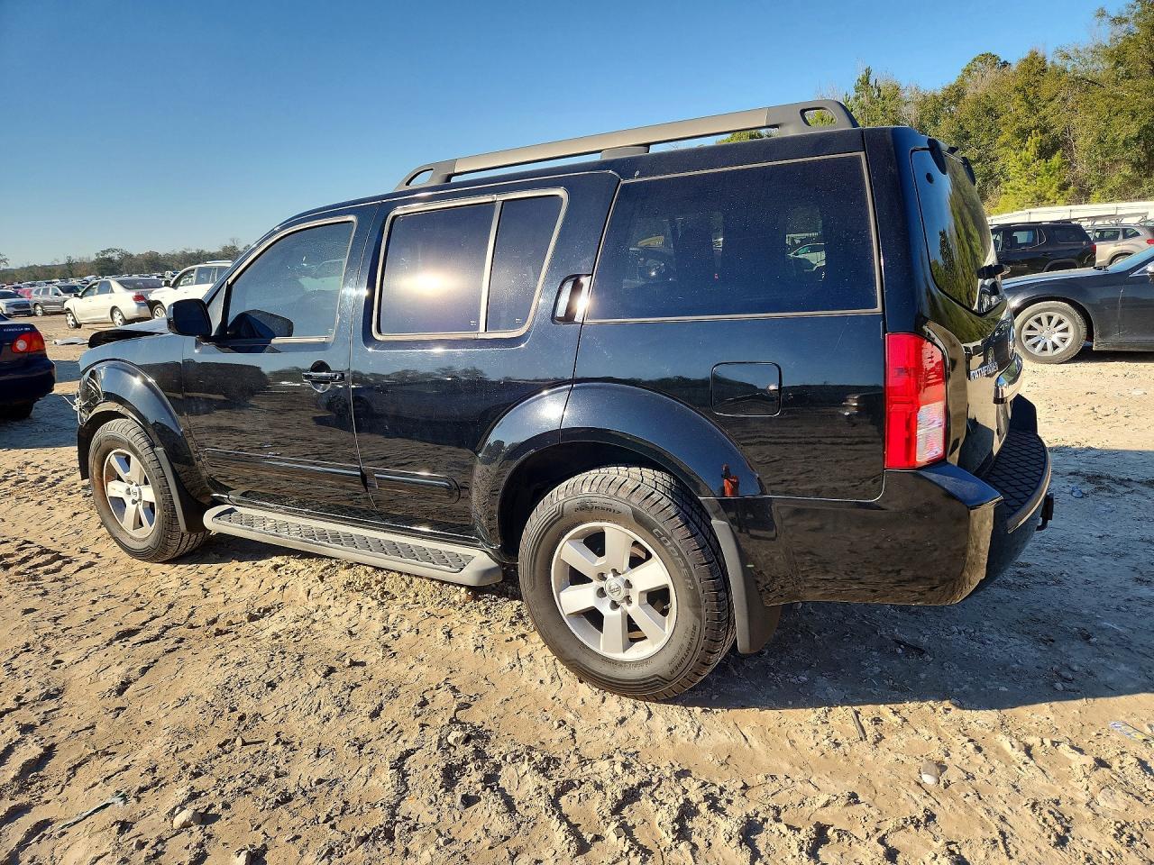 2012 Nissan Pathfinder S - Image 2