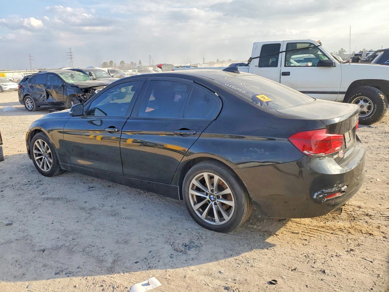 2017 BMW 320 I - Фото 2
