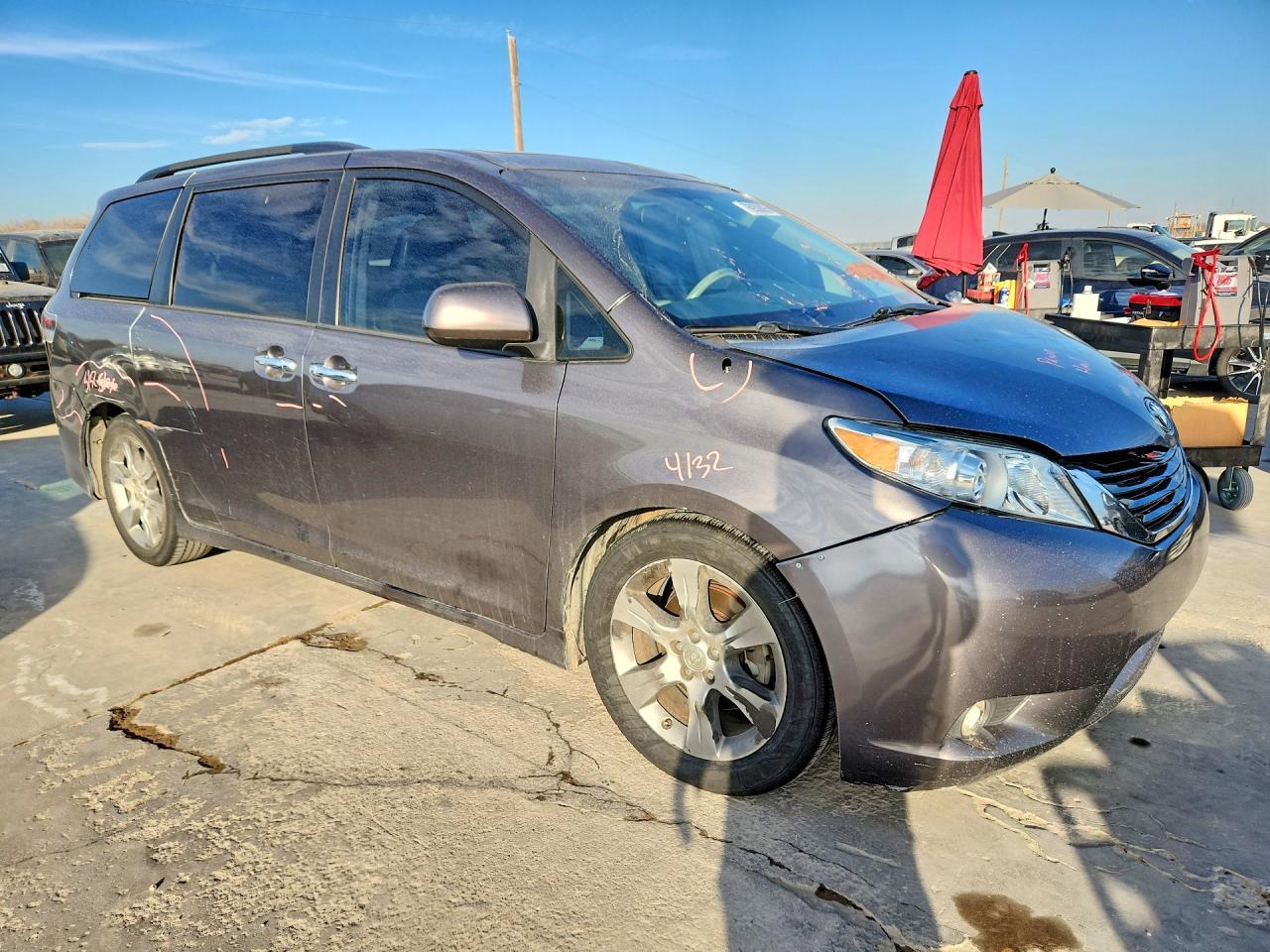 2014 Toyota Sienna Sport - Фото 4