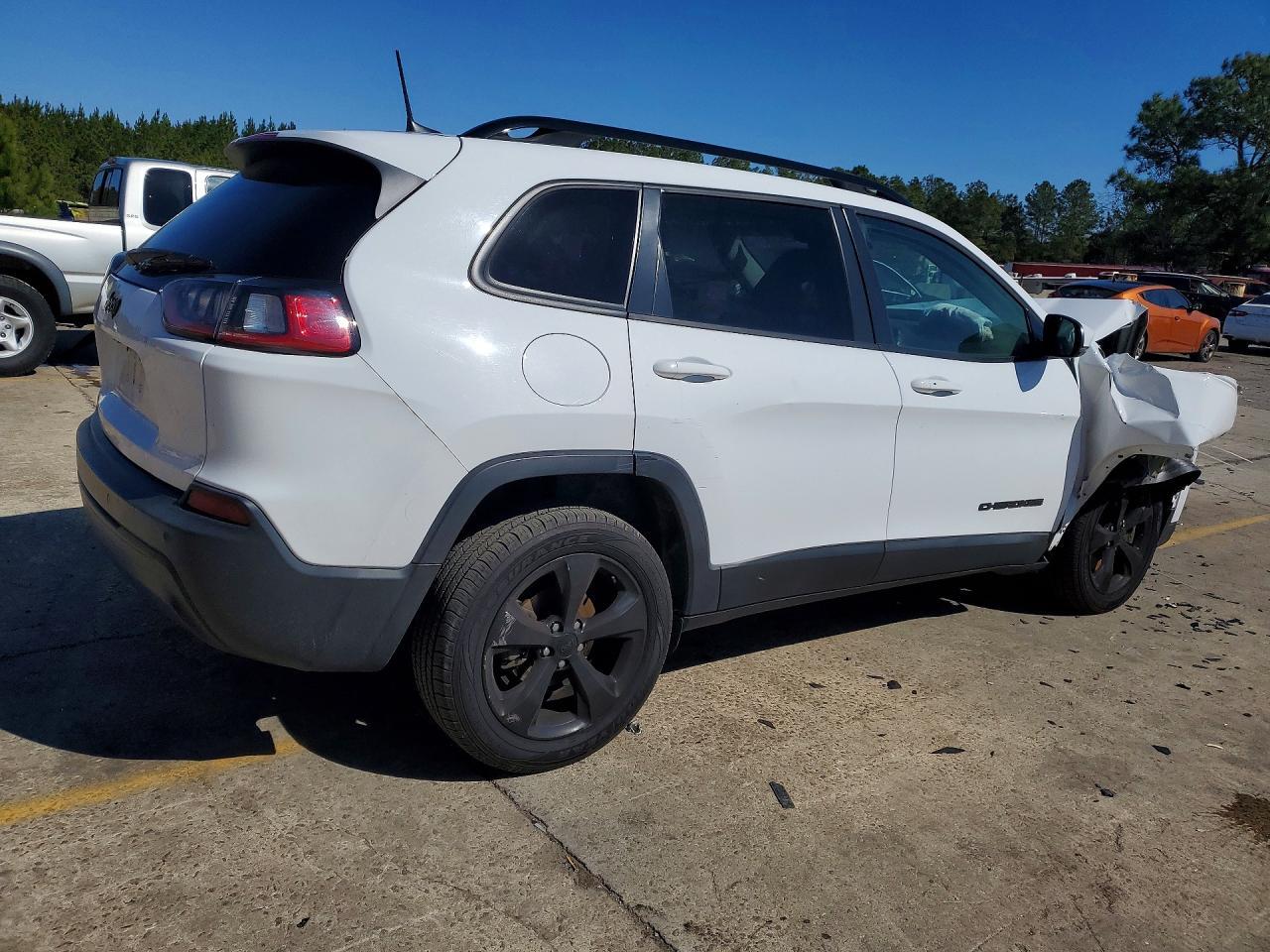 2019 Jeep Cherokee Latitude Plus - Image 3