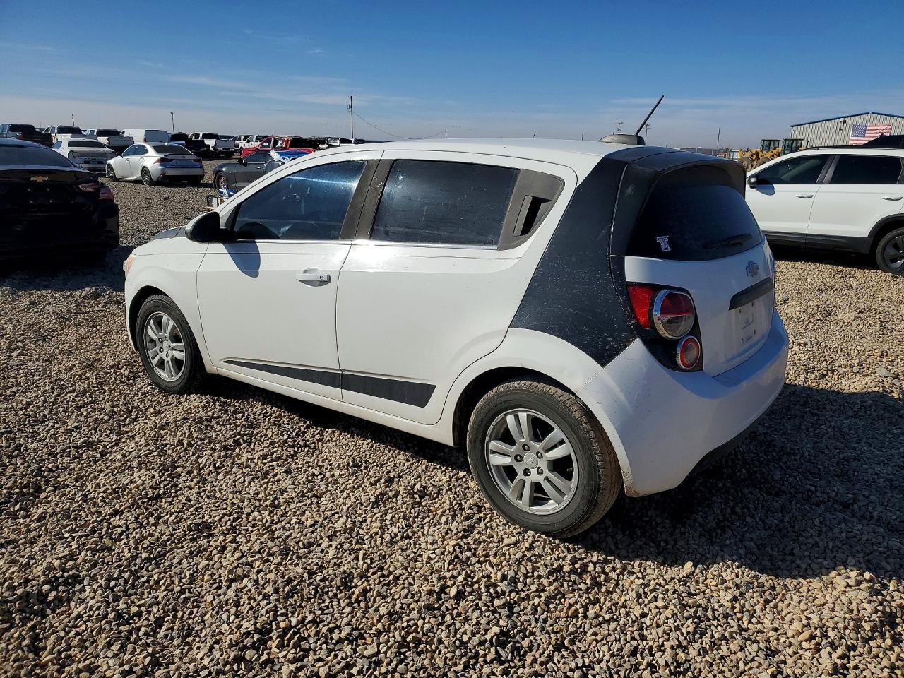 2015 Chevrolet Sonic Lt - Image 2