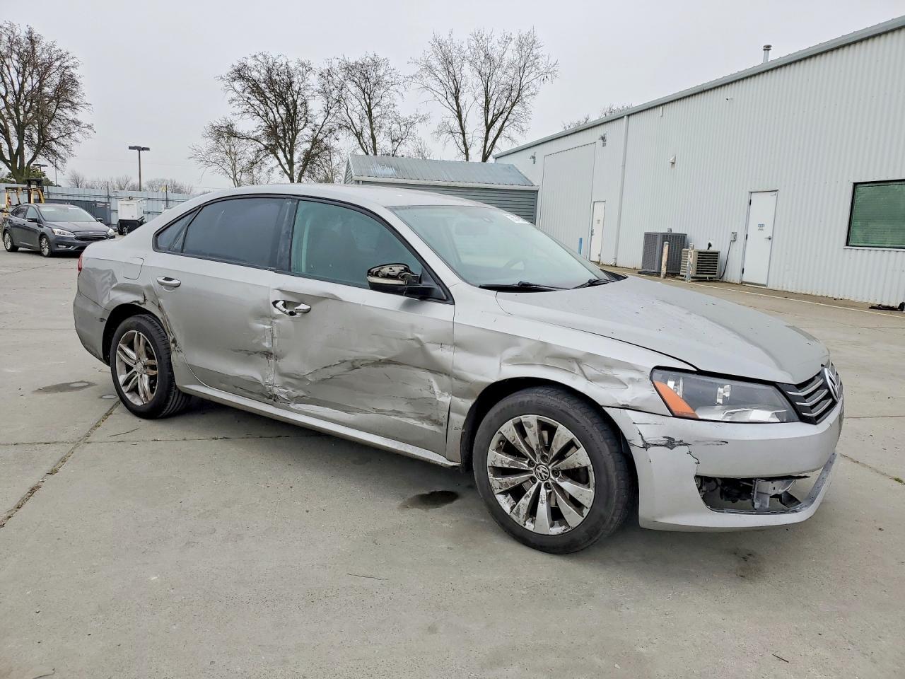 2013 Volkswagen Passat S - Image 4