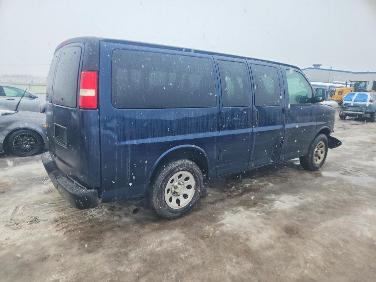 2011 Chevrolet Express G1500 Ls - Фото 3