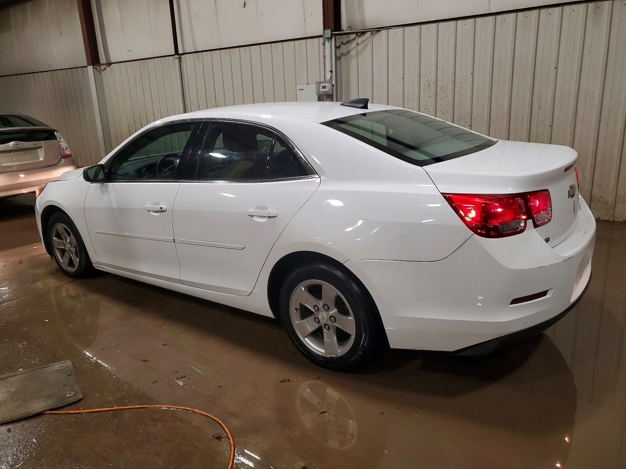 2015 Chevrolet Malibu Ls - Image 2