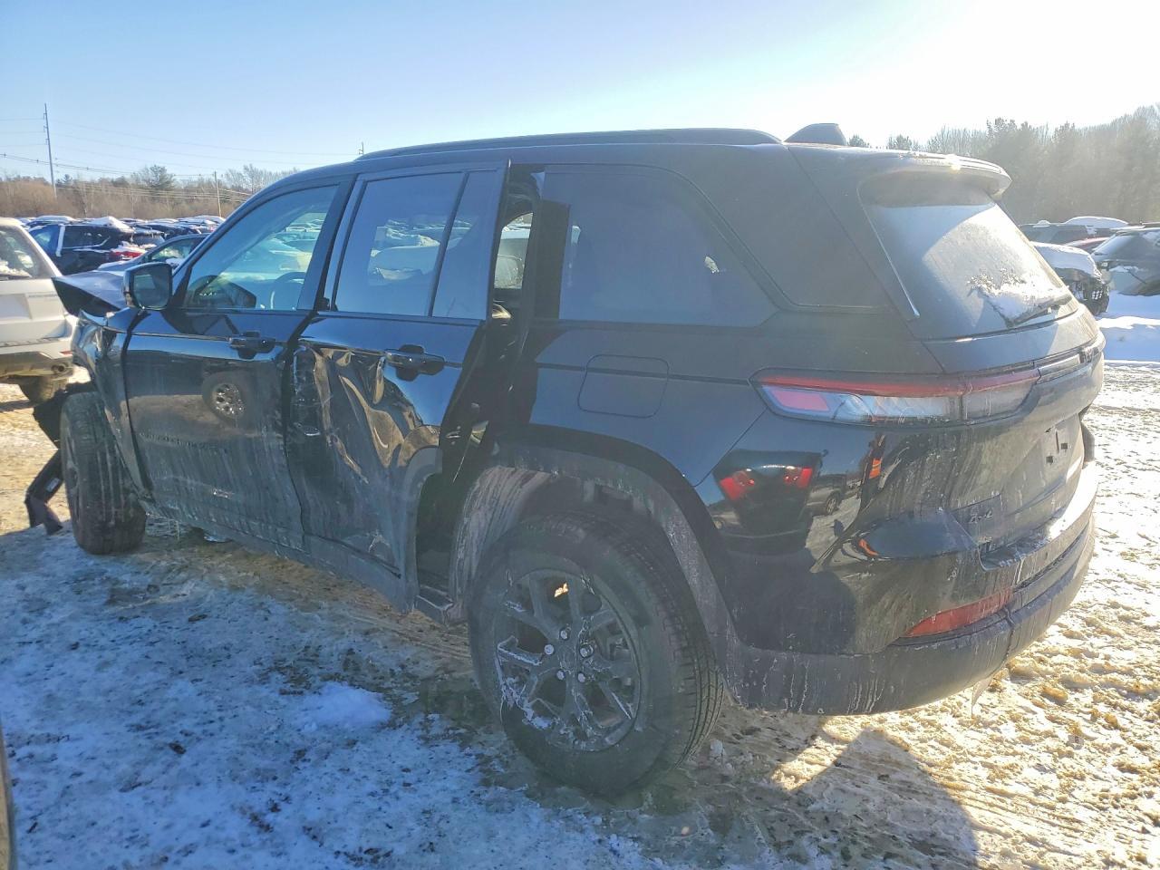 2025 Jeep Grand Cherokee Laredo - Image 2