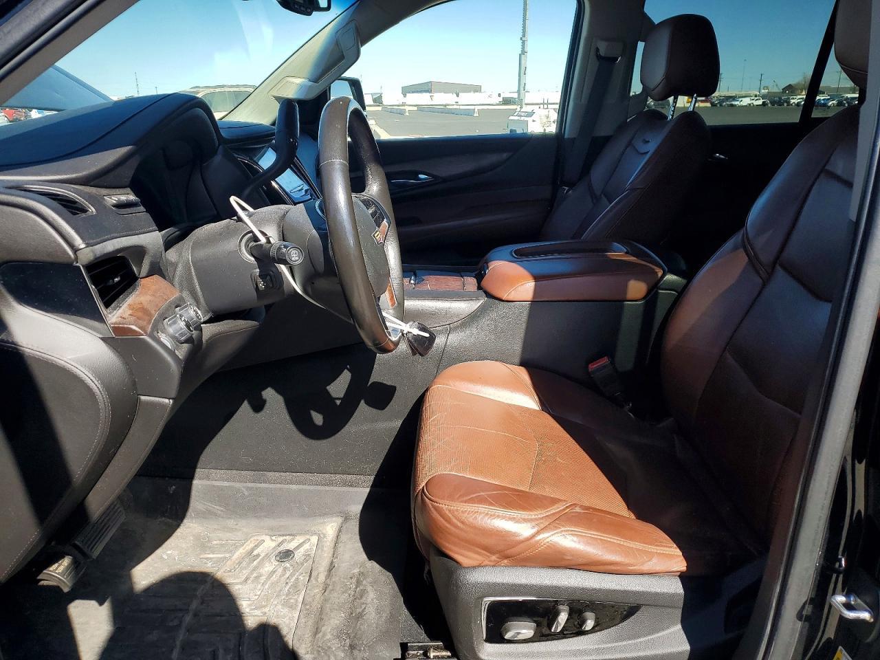 2015 Cadillac Escalade Luxury - Image 7