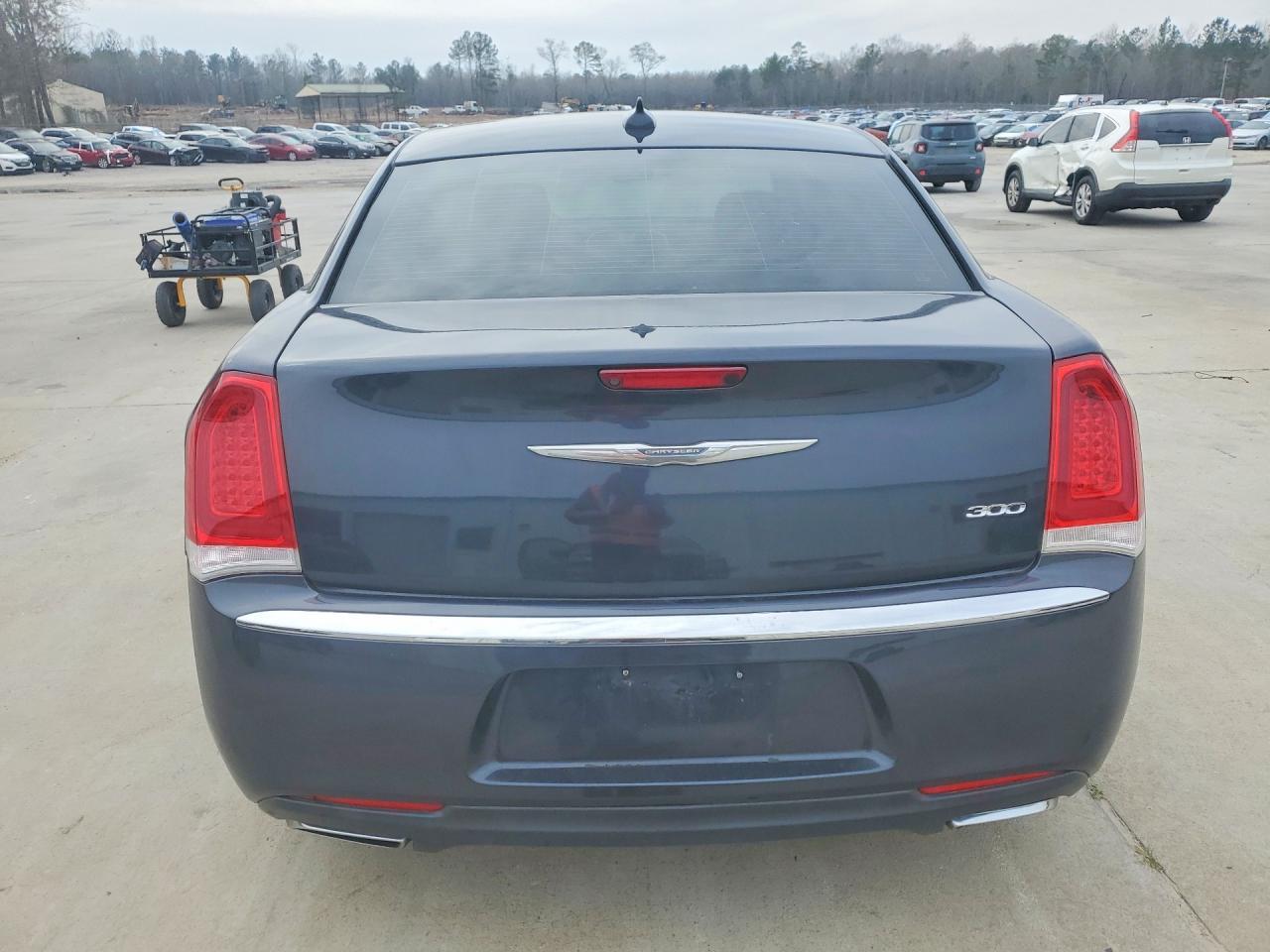 2016 Chrysler 300 - Image 6