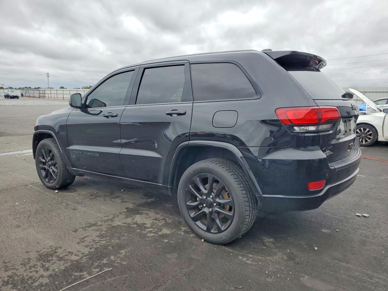 2021 Jeep Grand Cherokee Laredo - Image 2