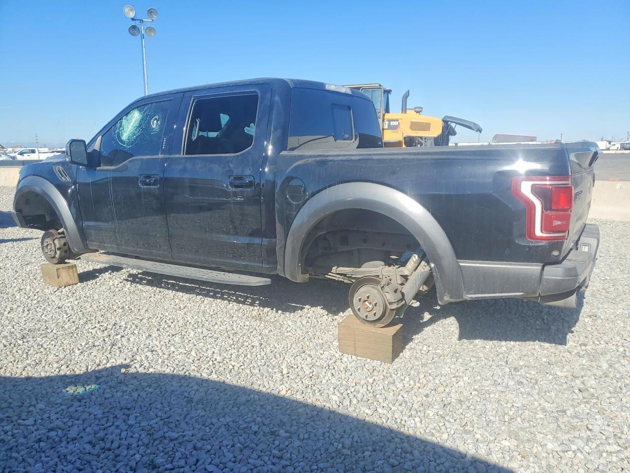 2017 Ford F150 Raptor - Фото 2