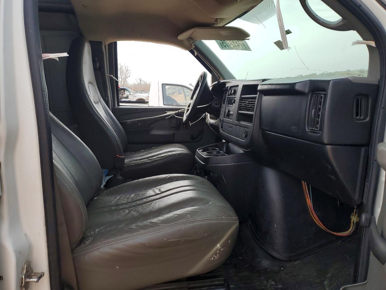 2010 Chevrolet Express G1500 - Фото 7