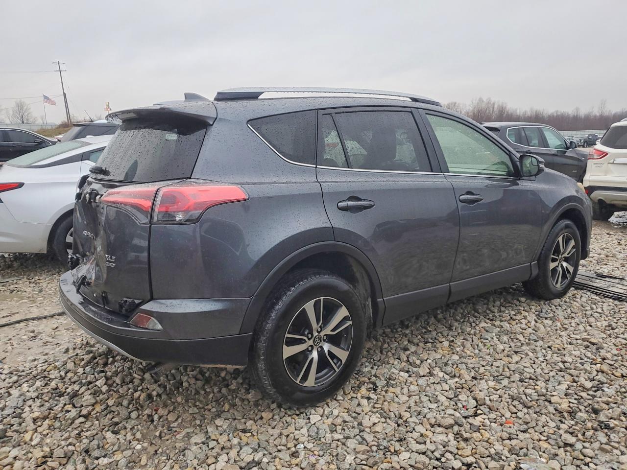 2017 Toyota Rav4 Xle - Фото 3