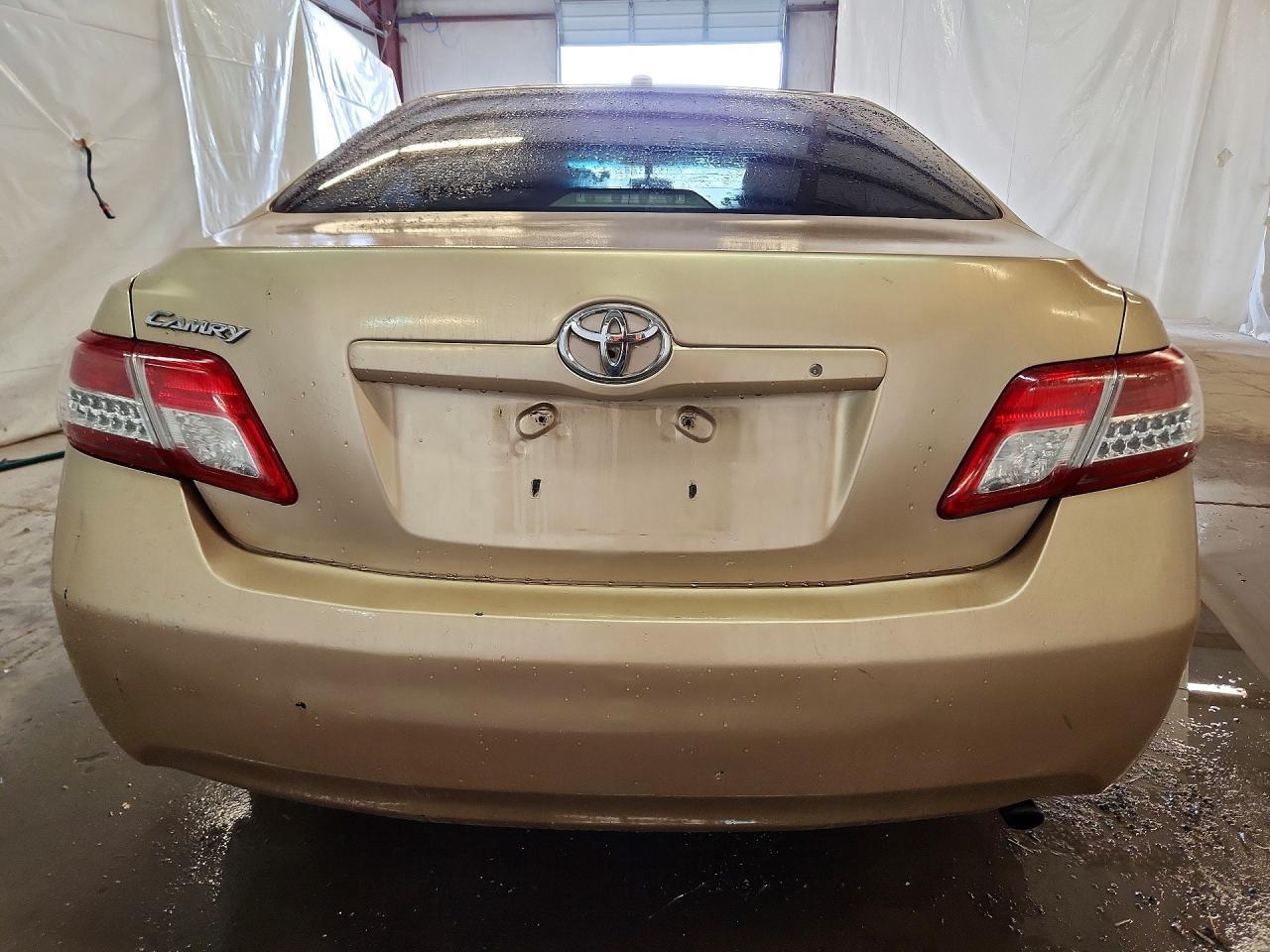 2011 Toyota Camry Base - Фото 6