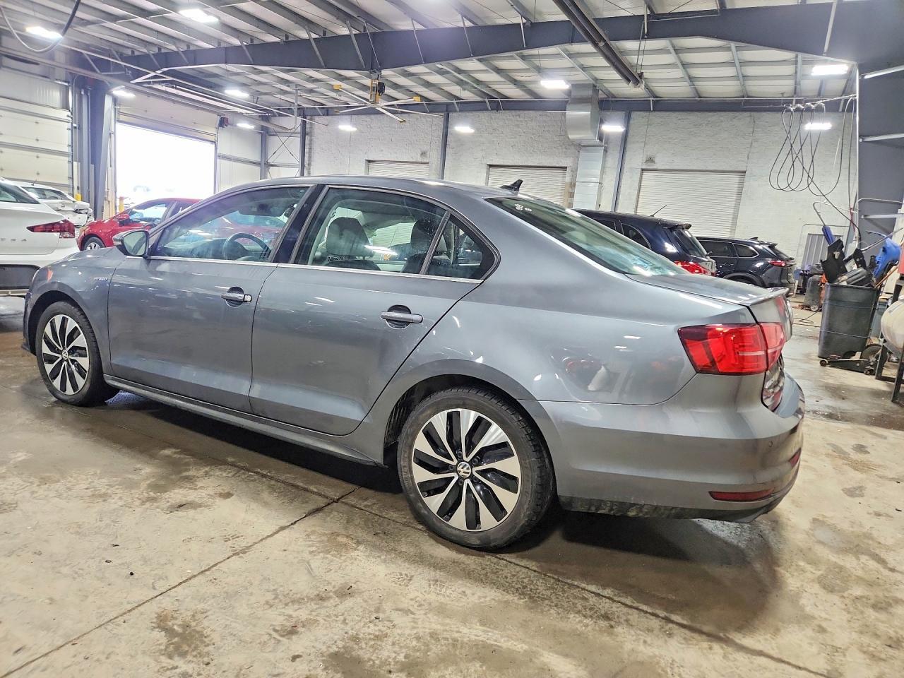 2015 Volkswagen Jetta Hybrid - Image 2