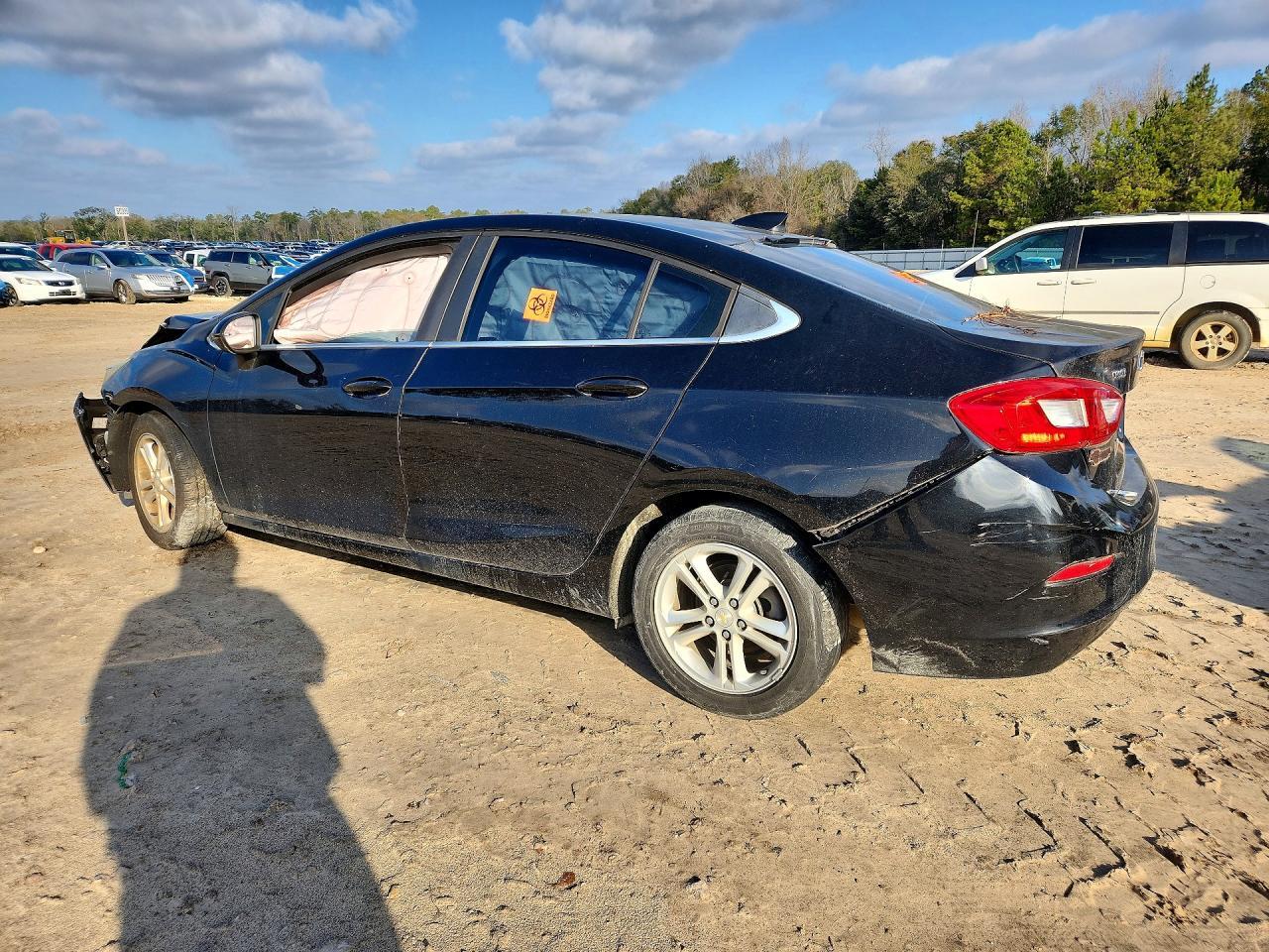 2017 Chevrolet Cruze Lt - Image 2