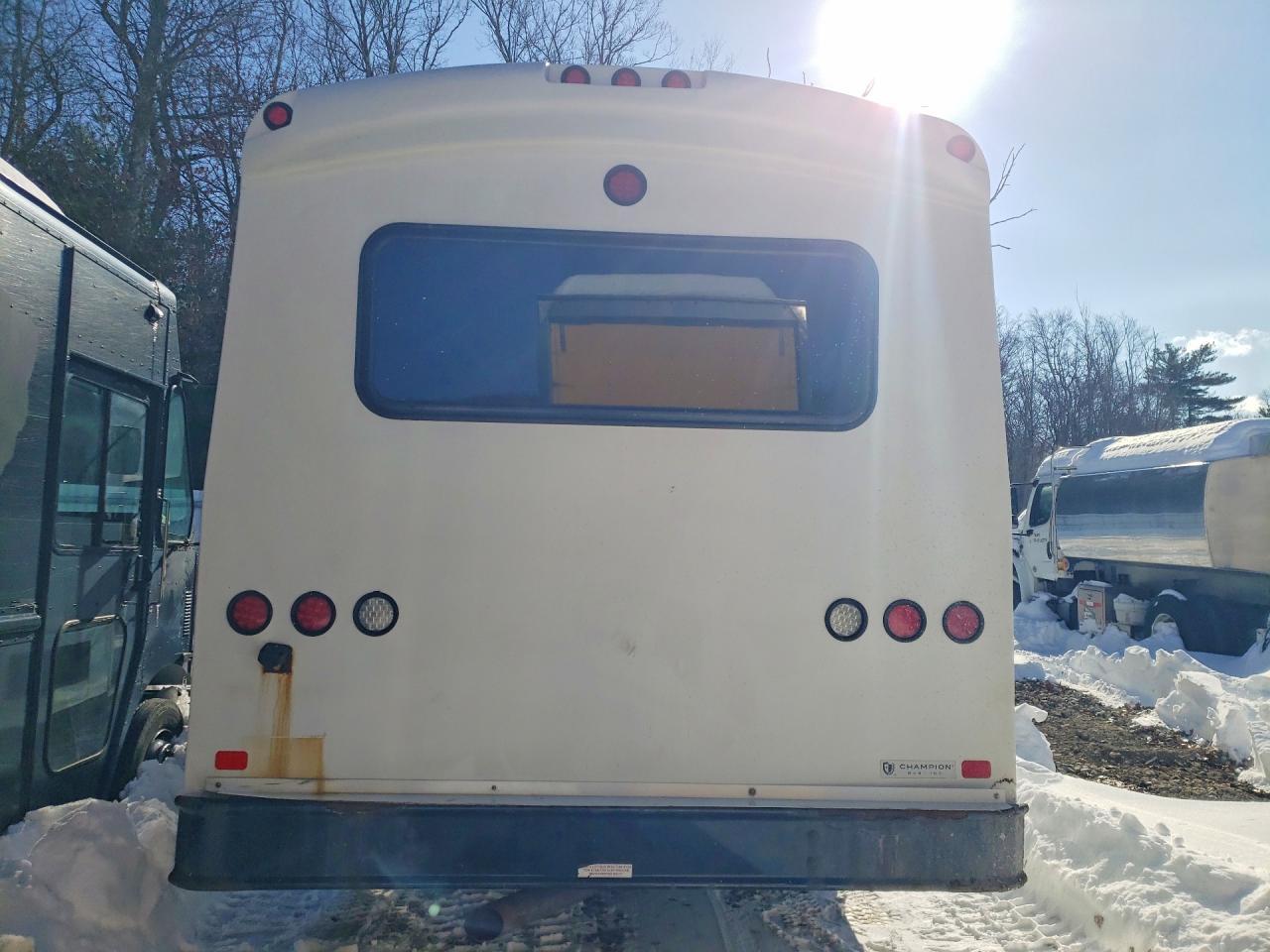 2015 Ford F550 Super Duty Shuttle Bus - Фото 6