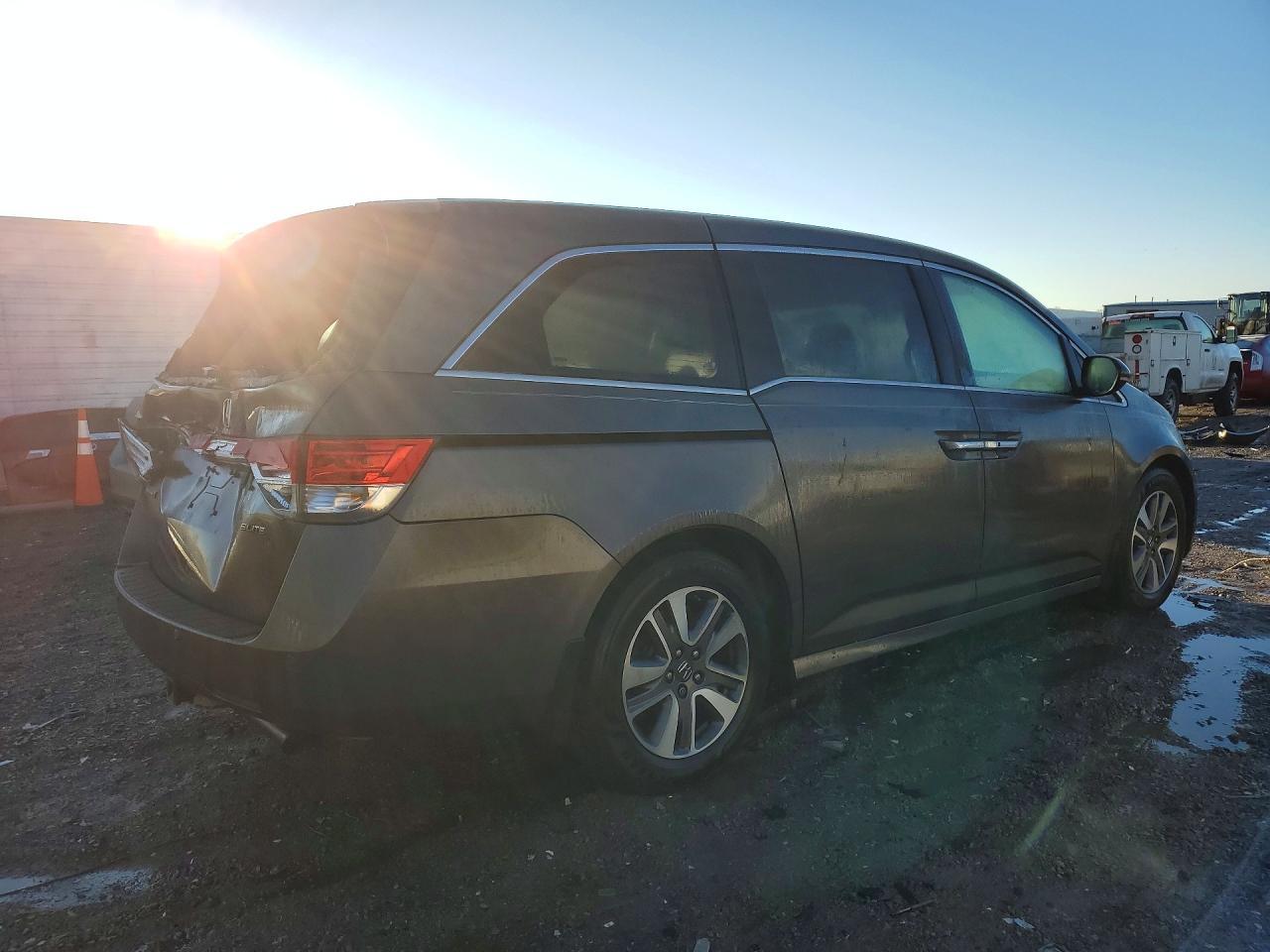 2016 Honda Odyssey Touring - Фото 3