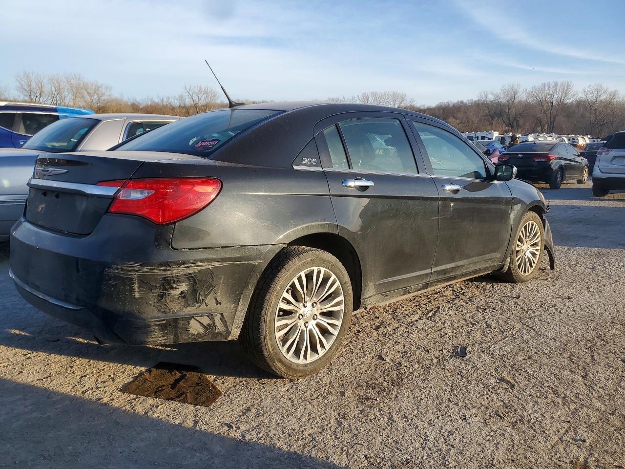 2011 Chrysler 200 Limited - Image 3