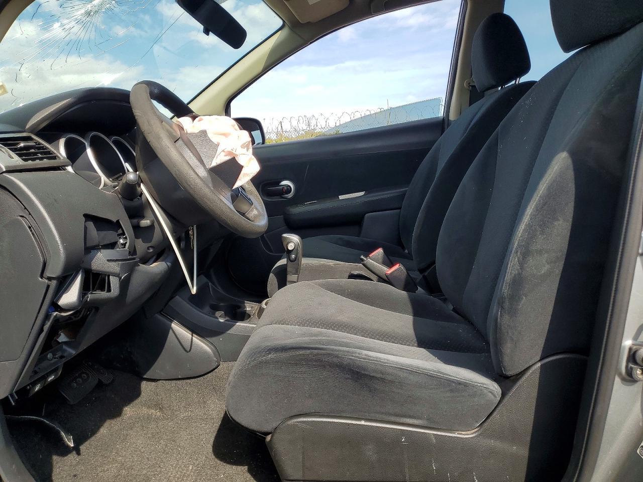 2010 Nissan Versa 1.8 S - Image 7