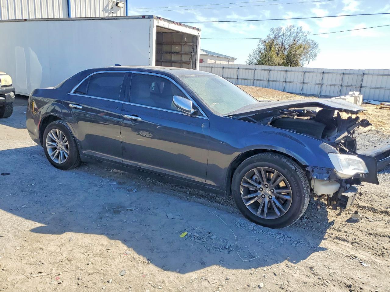 2017 Chrysler 300C - Image 4