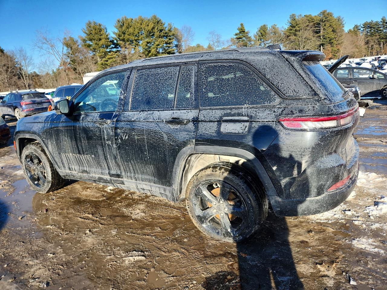 2023 Jeep Grand Cherokee Laredo - Image 2
