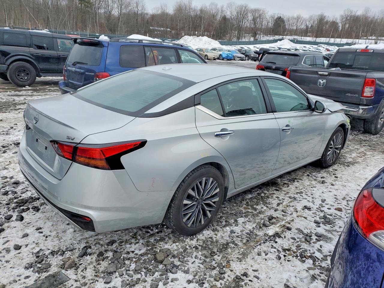 2023 Nissan Altima Sv - Фото 3