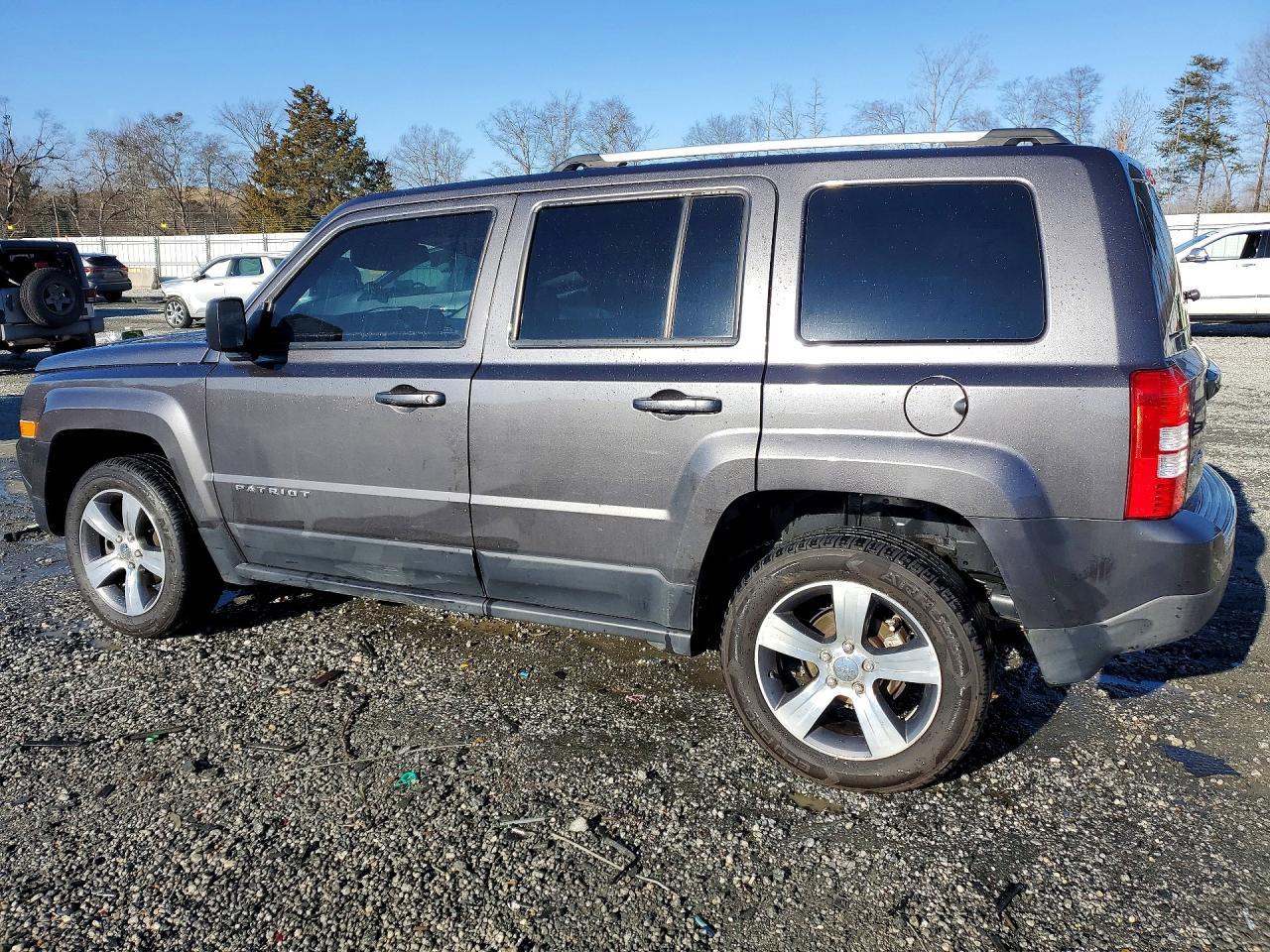 2016 Jeep Patriot Latitude - Фото 2
