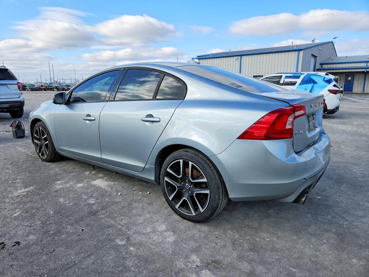 2017 Volvo S60 - Фото 2