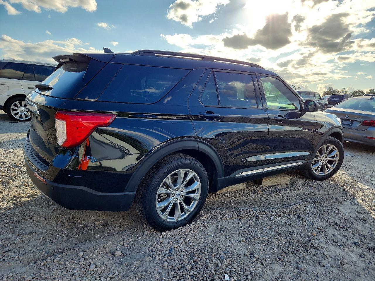 2023 Ford Explorer Xlt - Image 3