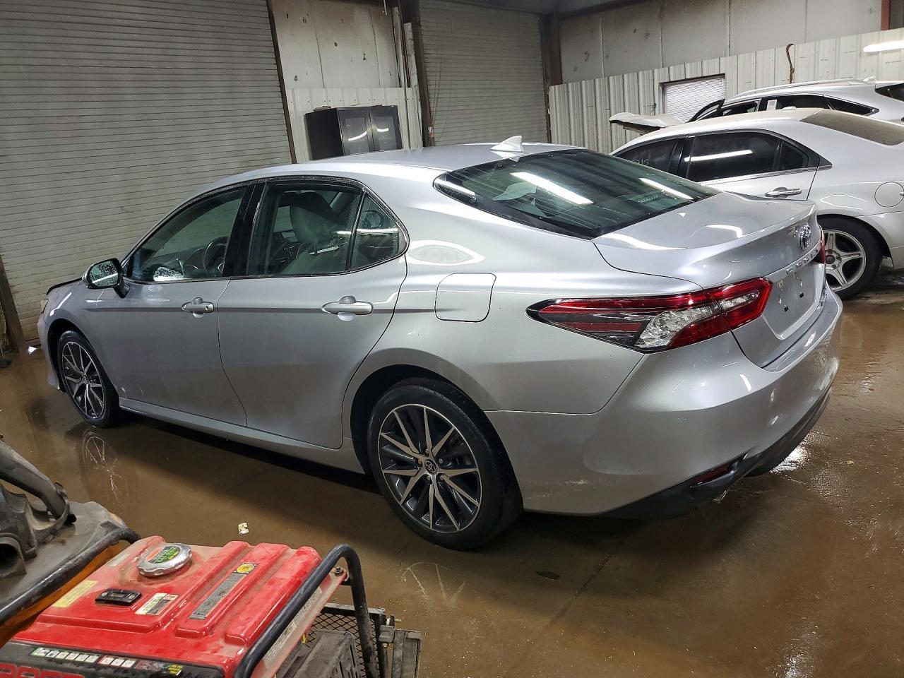 2022 Toyota Camry Xle - Фото 2