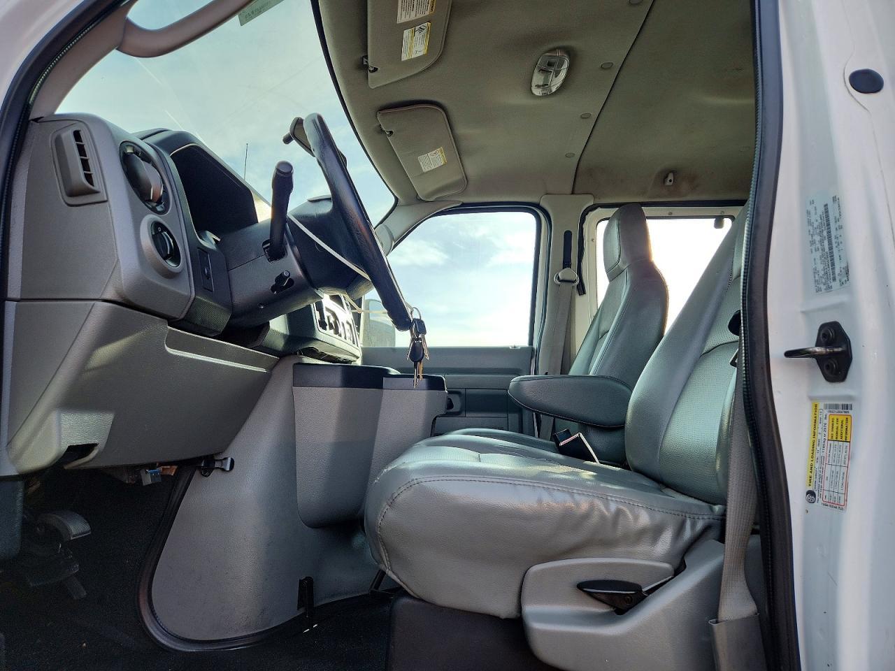 2009 Ford Econoline E350 Super Duty Wagon - Фото 7